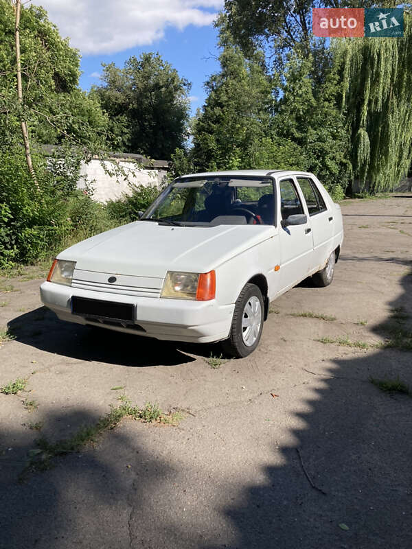 Лифтбек ЗАЗ 1103 Славута 2007 в 