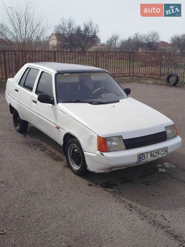 Лифтбек ЗАЗ 1103 Славута 2005 в Градижске