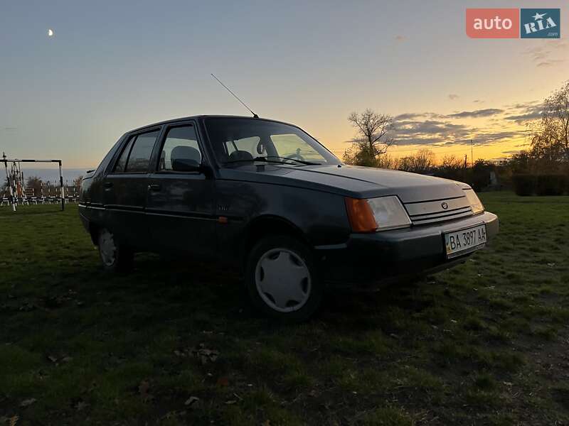 Лифтбек ЗАЗ 1103 Славута 2004 в Кропивницком фото 6 Лифтбек ЗАЗ 1103 Славута 2004 в Кропивницком