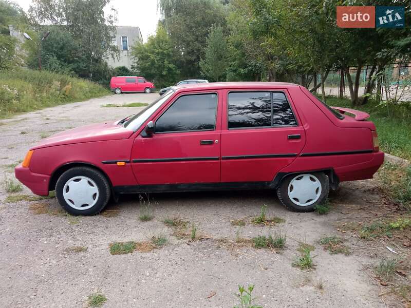 Ліфтбек ЗАЗ 1103 Славута 2002 в Чернівцях