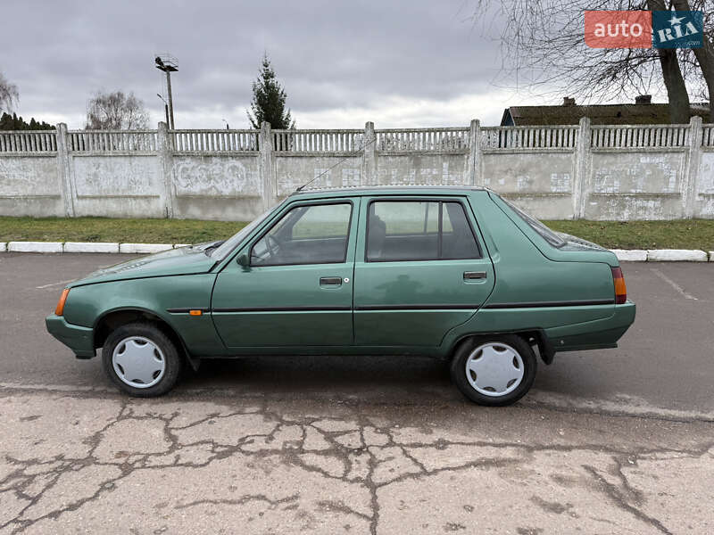 Лифтбек ЗАЗ 1103 Славута 2006 в Прилуках