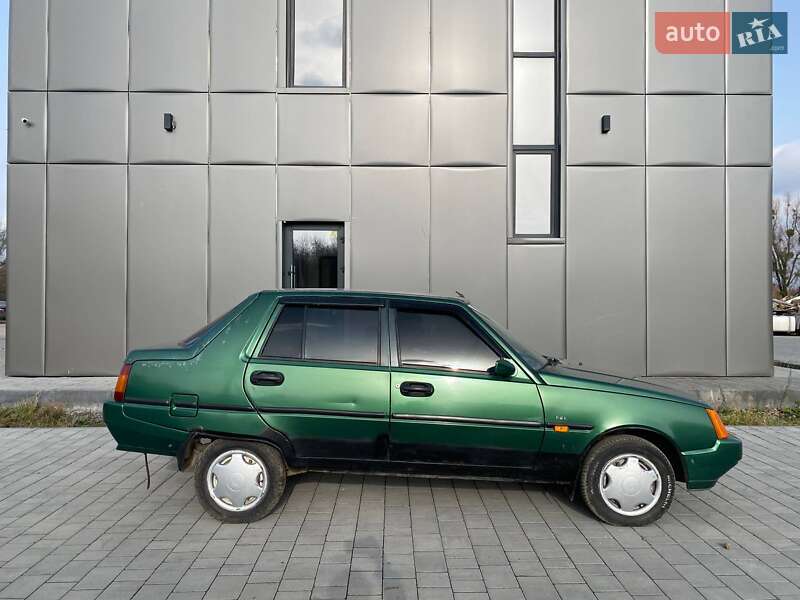 Лифтбек ЗАЗ 1103 Славута 2004 в Хмельницком