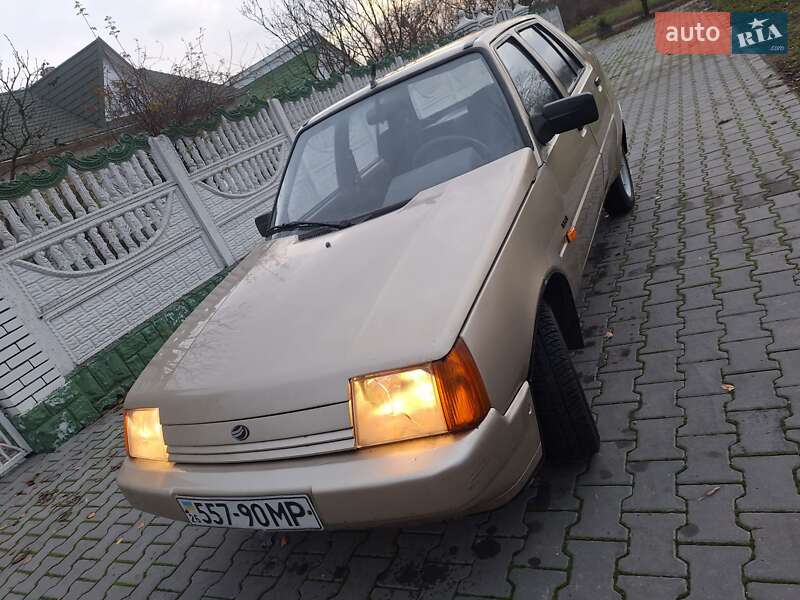 Лифтбек ЗАЗ 1103 Славута 2003 в Черновцах