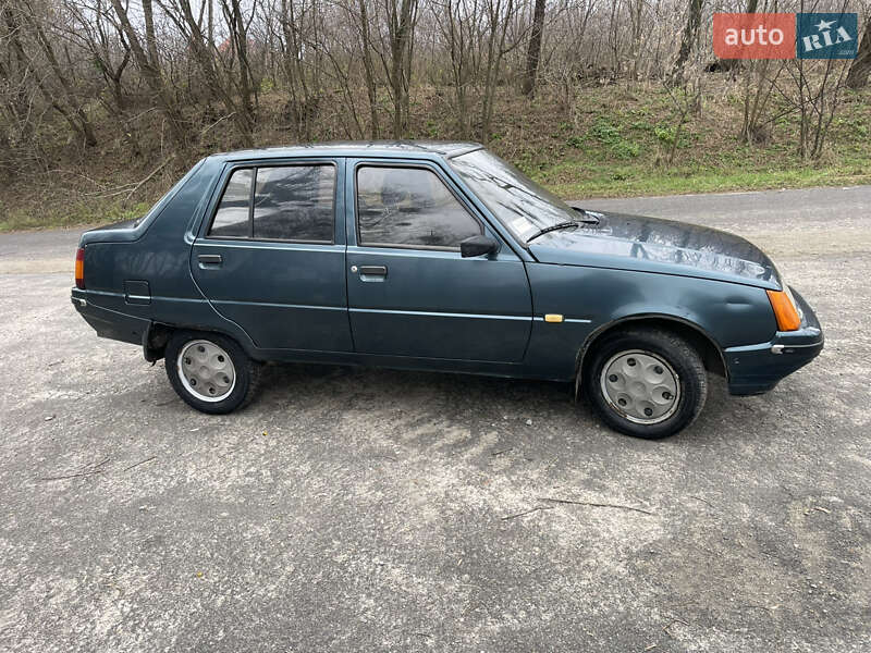 Лифтбек ЗАЗ 1103 Славута 2005 в Радомышле