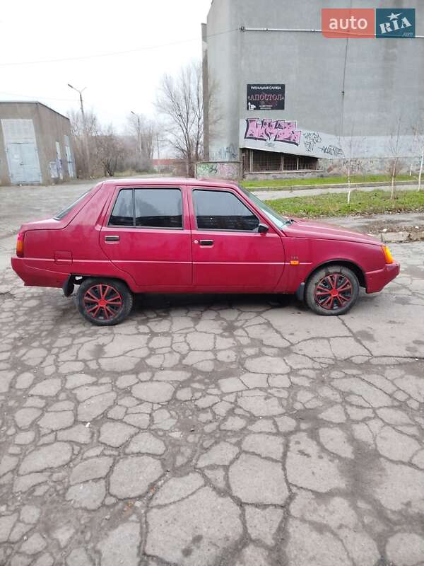 Лифтбек ЗАЗ 1103 Славута 2004 в Кривом Роге фото 3 Лифтбек ЗАЗ 1103 Славута 2004 в Кривом Роге