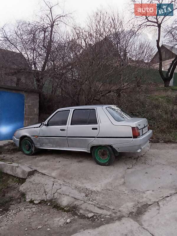 Лифтбек ЗАЗ 1103 Славута 2005 в Запорожье фото 5 Лифтбек ЗАЗ 1103 Славута 2005 в Запорожье