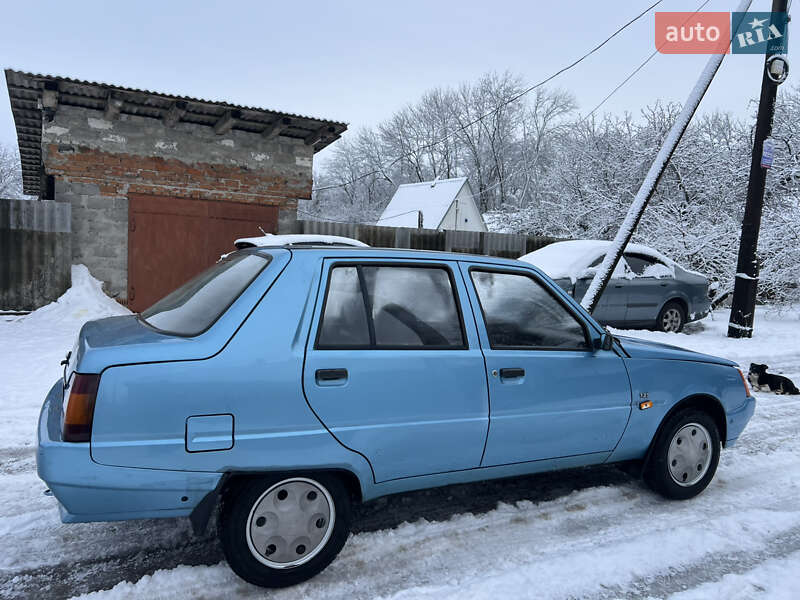 Лифтбек ЗАЗ 1103 Славута 2003 в Лозовой