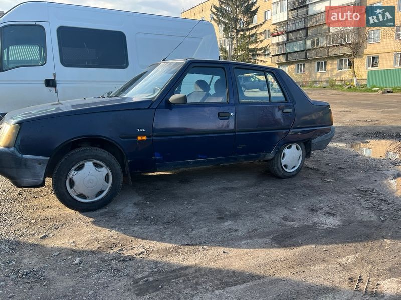 Лифтбек ЗАЗ 1103 Славута 2004 в Мене