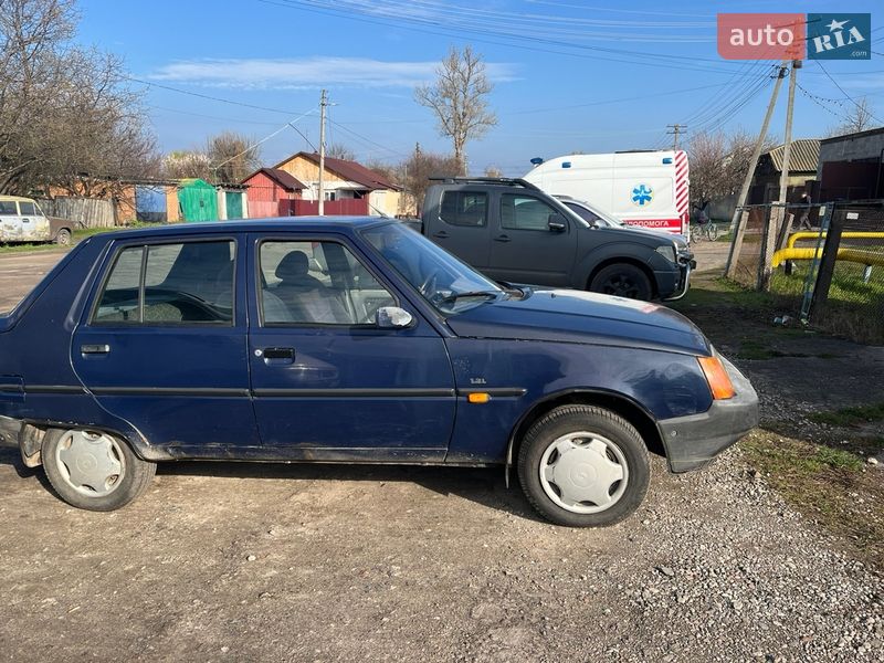 Лифтбек ЗАЗ 1103 Славута 2004 в Мене