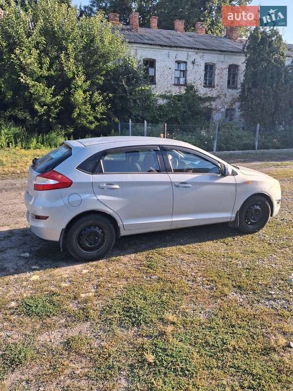 Хэтчбек ЗАЗ Forza 2011 в 