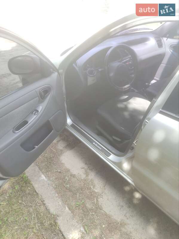 Седан ЗАЗ Lanos 2010 в Чернівцях