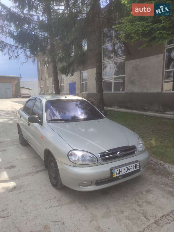 Седан ЗАЗ Lanos 2010 в Чернівцях