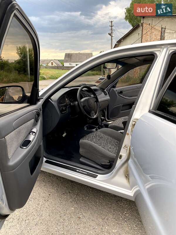 Седан ЗАЗ Lanos 2011 в Тараще