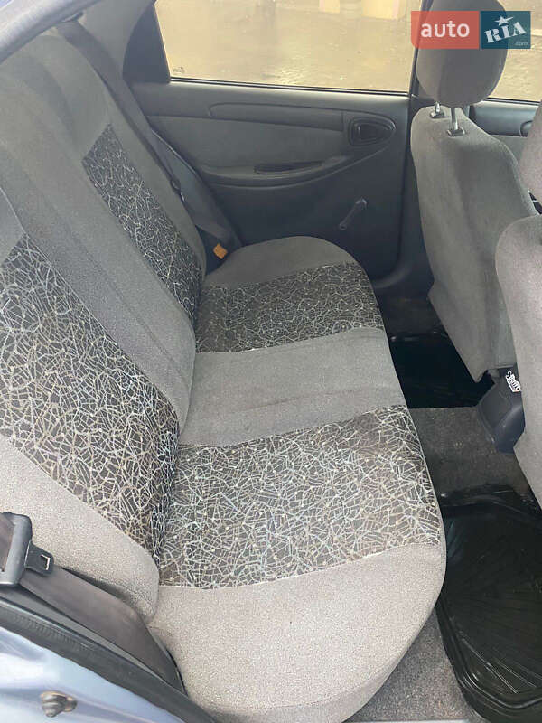 Седан ЗАЗ Lanos 2010 в Краснограді