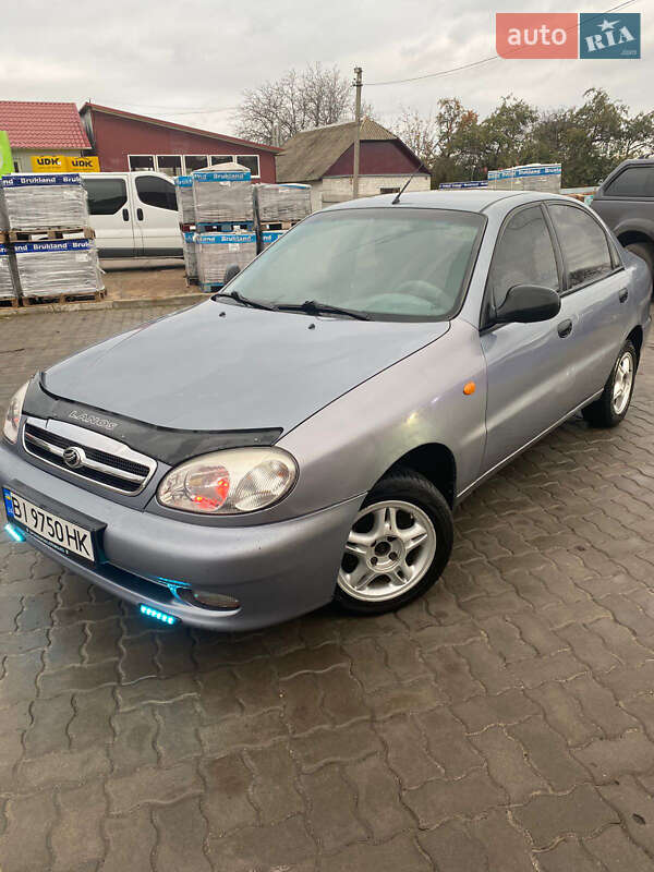 Седан ЗАЗ Lanos 2010 в Краснограді