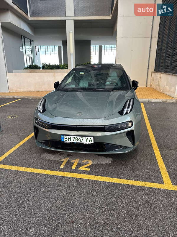Zeekr 001 2024