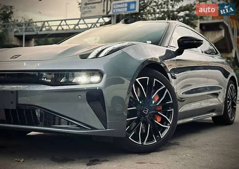 Zeekr 001 2025