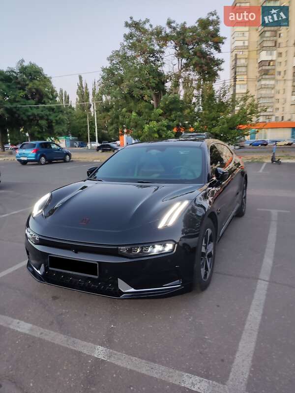 Zeekr 001 2024