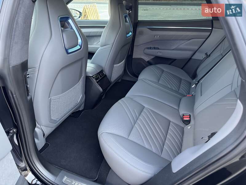 Позашляховик / Кросовер Zeekr 001 2024 в Києві