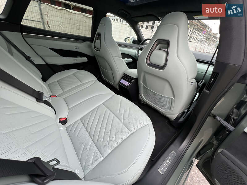 Позашляховик / Кросовер Zeekr 001 2024 в Києві