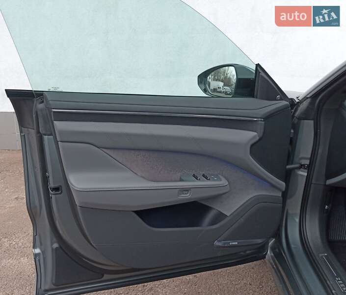 Внедорожник / Кроссовер Zeekr 001 2025 в Киеве