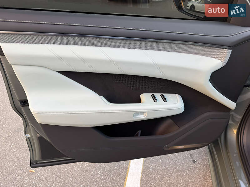 Позашляховик / Кросовер Zeekr 001 2024 в Києві