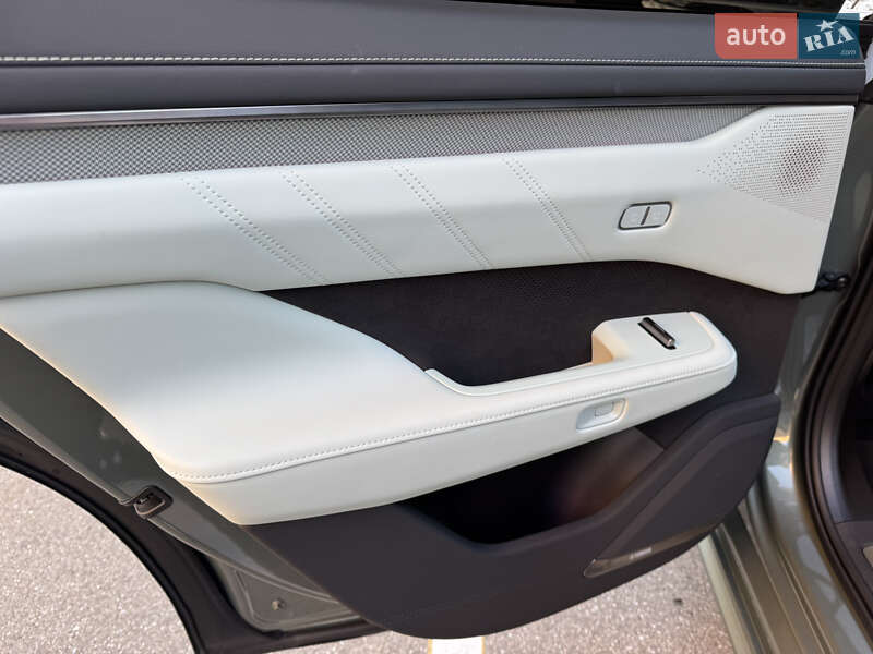 Позашляховик / Кросовер Zeekr 001 2024 в Києві