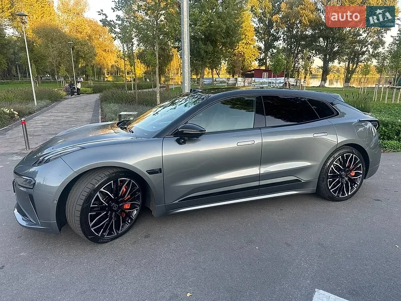 Zeekr 001