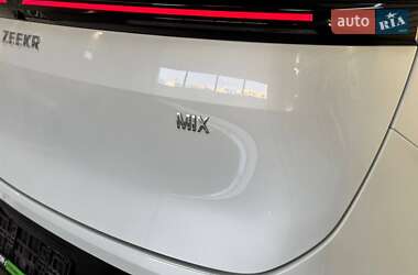 Минивэн Zeekr Mix 2025 в 
