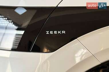 Минивэн Zeekr Mix 2025 в 