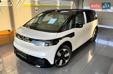 Минивэн Zeekr Mix 2025 в 