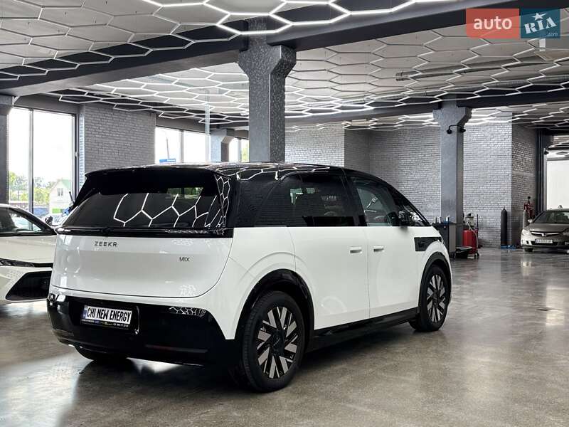 Минивэн Zeekr Mix 2024 в Киеве