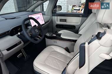 Минивэн Zeekr Mix 2024 в 