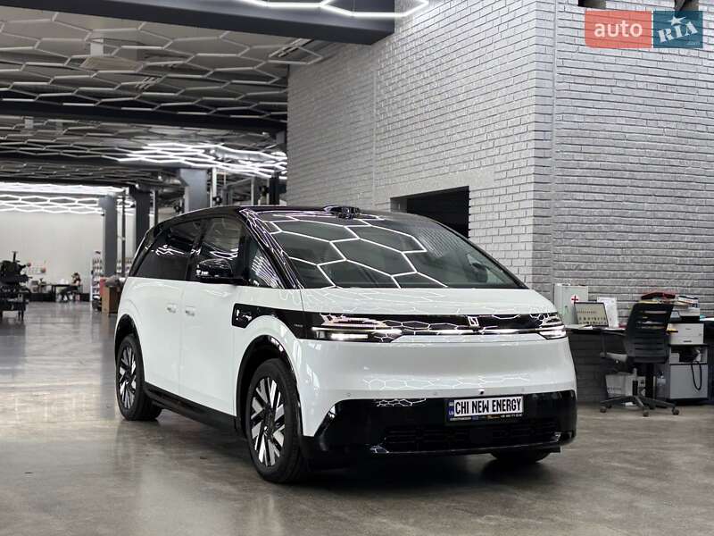 Минивэн Zeekr Mix 2024 в 