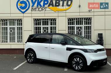 Мінівен Zeekr Mix 2024 в 