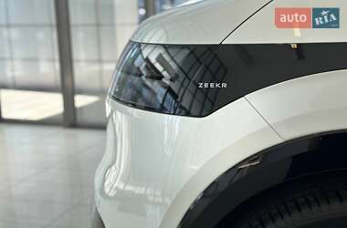 Минивэн Zeekr Mix 2025 в 