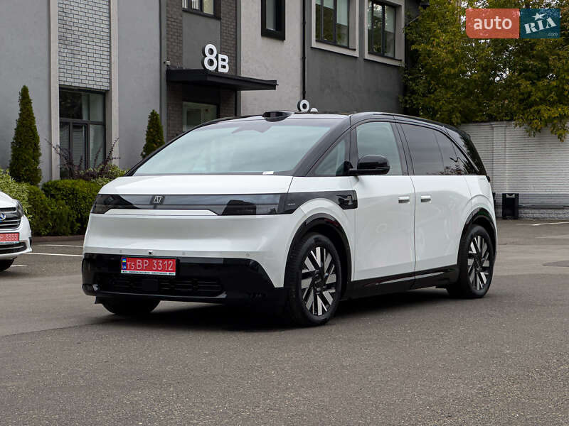 Мінівен Zeekr Mix 2025 в Києві