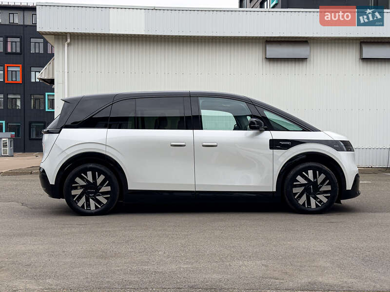 Мінівен Zeekr Mix 2025 в Києві