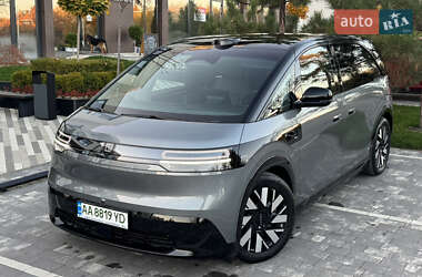 Минивэн Zeekr Mix 2024 в Ужгороде