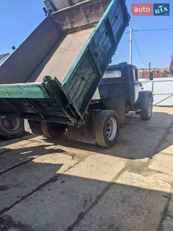 Самосвал ЗИЛ ЗИЛ 1984 в Львове