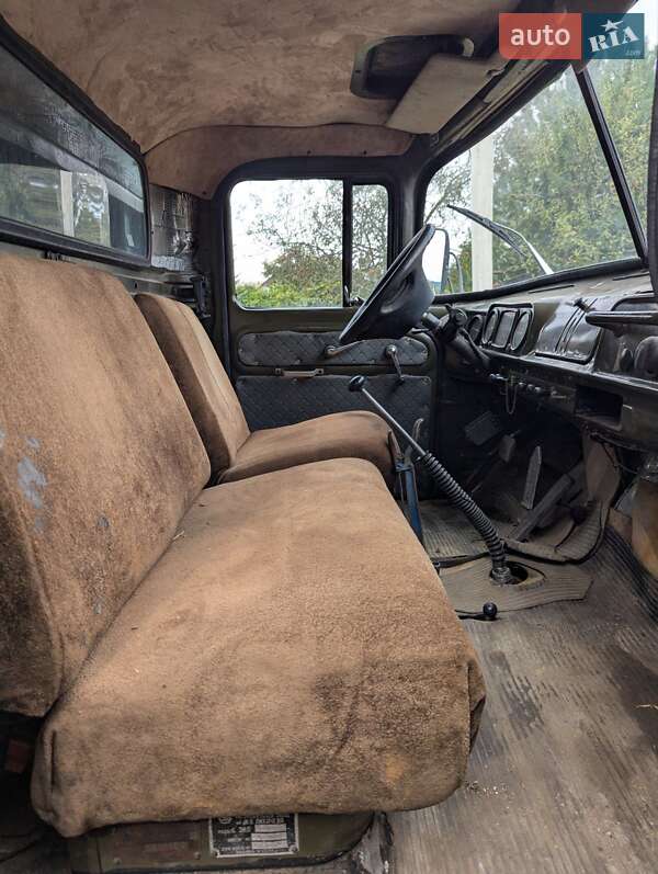 Самосвал ЗИЛ ЗИЛ 1984 в Львове