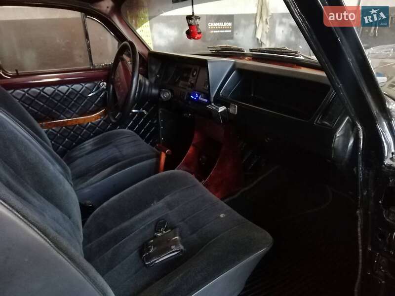 Седан ЗИМ 12 1955 в Чернигове