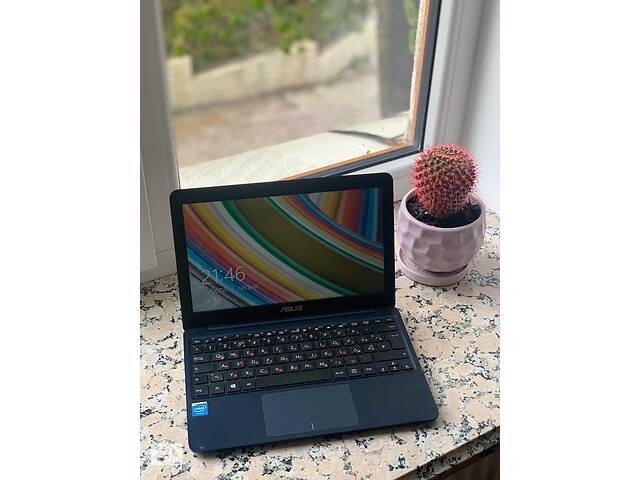 Нетбук ASUS EeeBook X205TA