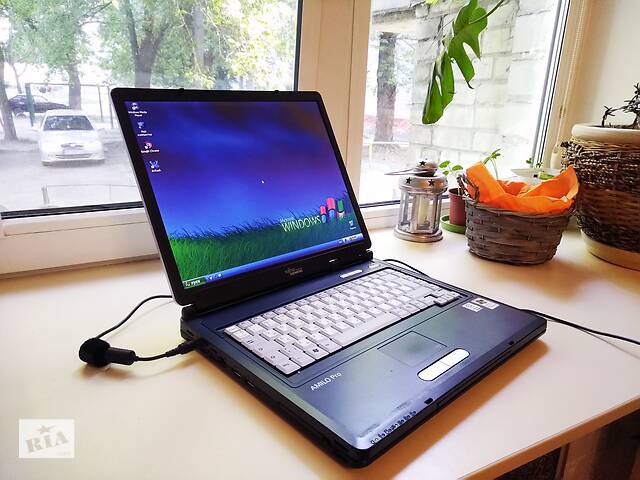 Ноутбук Fujitsu-Siemens Amilo Pro V2010 (Intel/RAM 2Gb/HDD 100Gb)