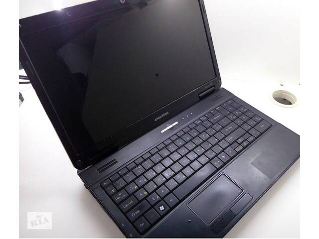 Продам двух ядерный полностью рабочий ноутбук Acer eMachines E627