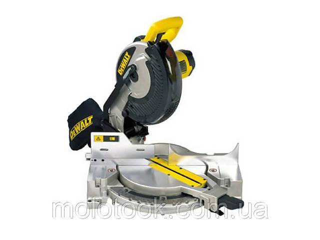 Пила торцовочная настольная DeWALT DW713