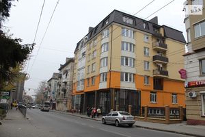 Здається в оренду об'єкт сфери послуг 107.6 кв. м в 6-поверховій будівлі