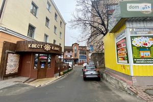Продається об'єкт сфери послуг 850.6 кв. м в 4-поверховій будівлі