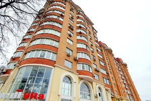 Продается 5-комнатная квартира 245 кв. м в Днепре