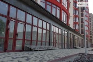 Здається в оренду торгово-офісний центр 120 кв. м в 12-поверховій будівлі